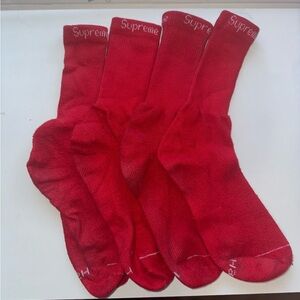 Supreme®/Hanes® Crew Socks (2 Pack)